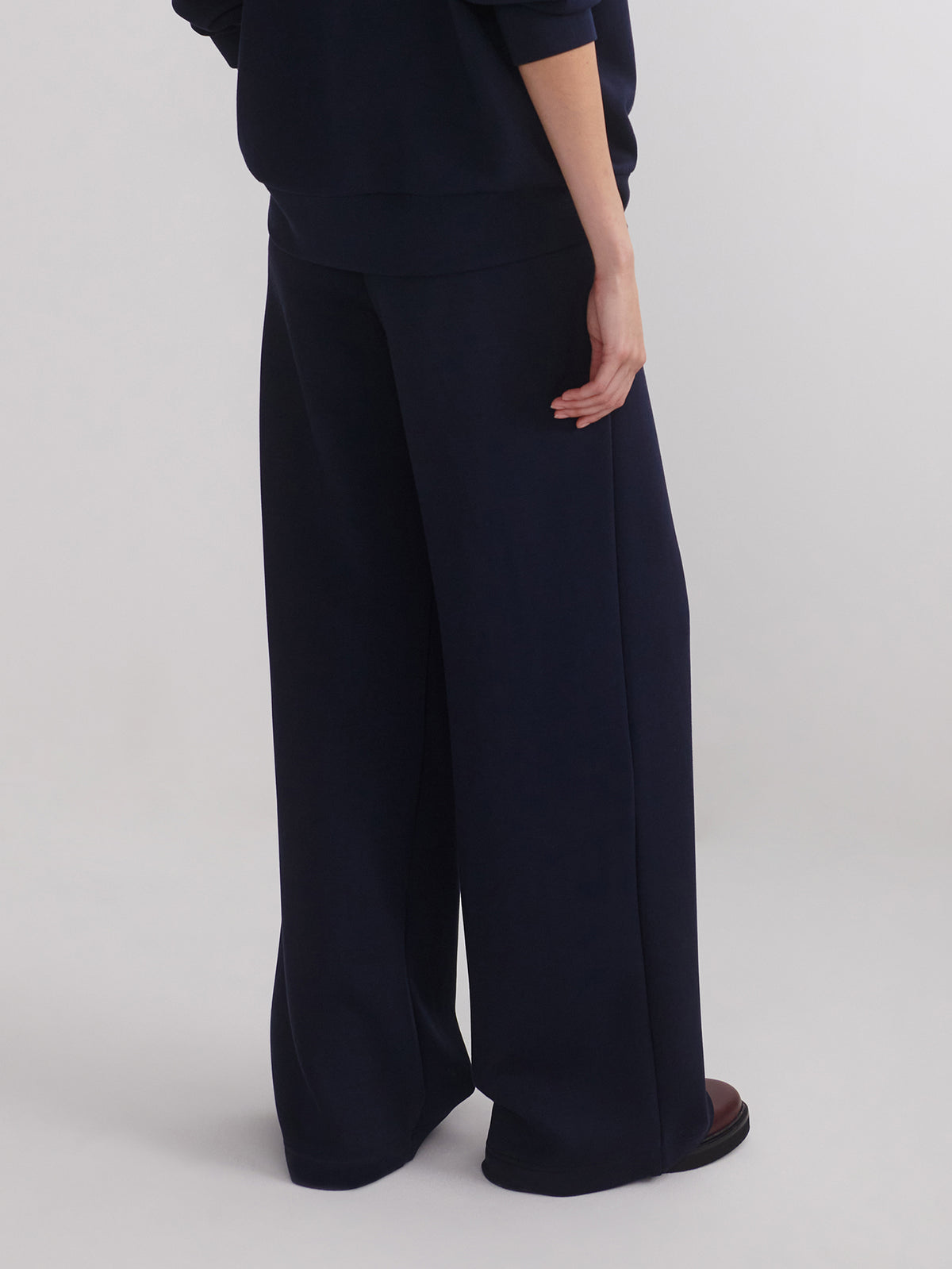 107ba35d85a5cee406b60b387423e1dce37f8cbf_VAR03144_THE_EXTRA_WIDE_LEG_PANT_29.5_NAVY_2.jpg