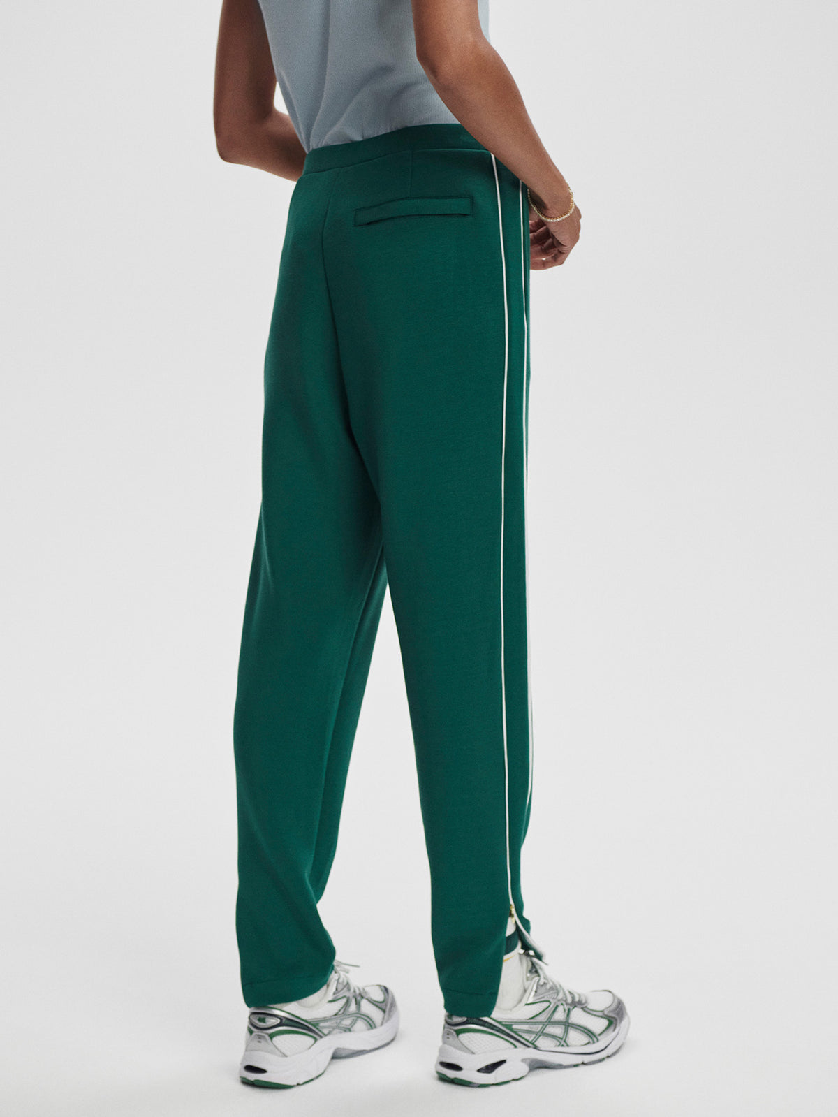 3b2e9e0ced6dc5696cf47d2d291e807b131b575f_VAR02474_THE_SLIM_PIPED_PANT_27.5_FOREST_128.jpg
