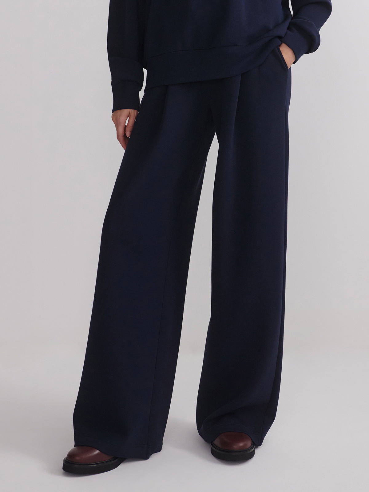 5f8dc0f72890f4df8bab5c2ff466fbb720305aaa_VAR03144_THE_EXTRA_WIDE_LEG_PANT_29.5_NAVY_3.jpg