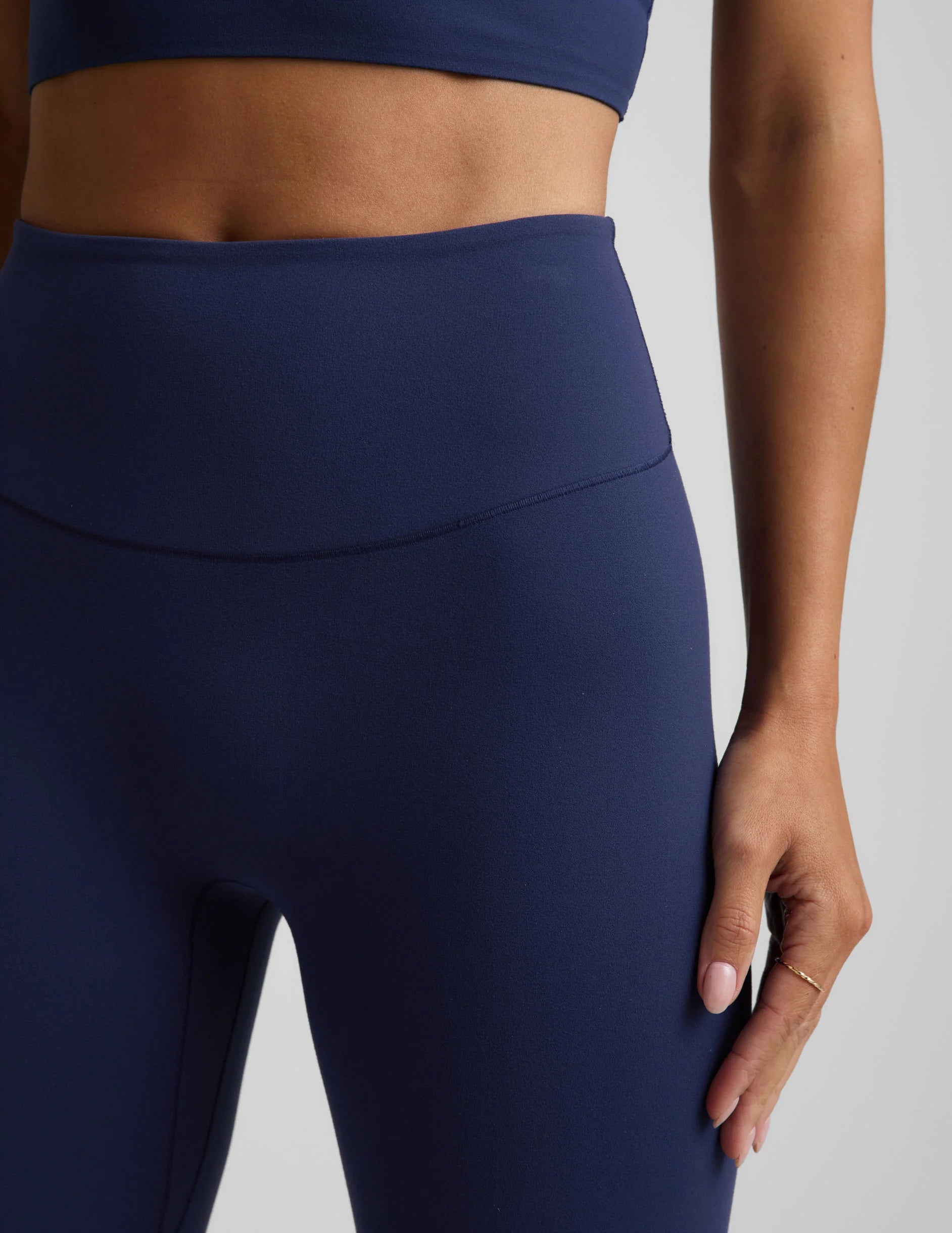 Glowzone™ High Waisted Midi Legging