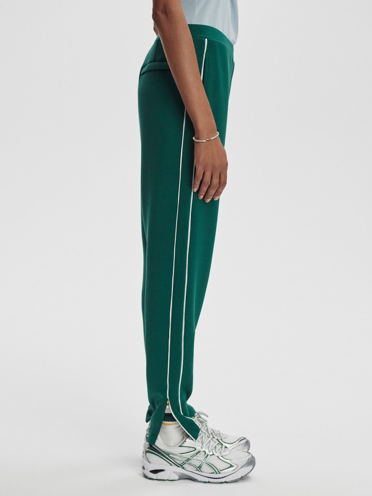 a3383a0a6ab0d89fa7616df1afc688159cf02f71_VAR02474_THE_SLIM_PIPED_PANT_27.5_FOREST_146.jpg