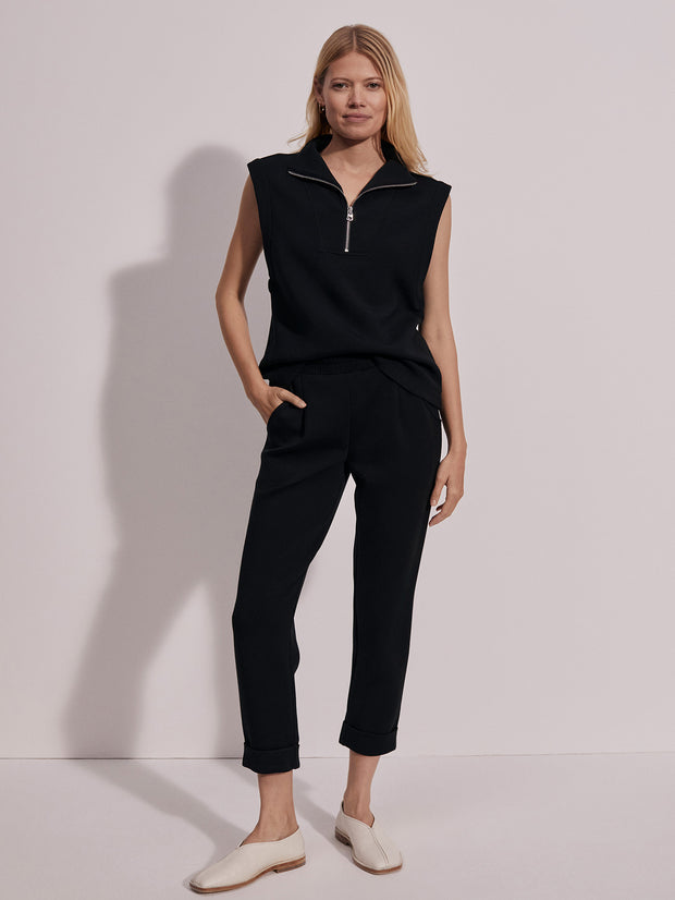 b95036d153a323e3a35fefbdf1e6552577e1927d_VAR01756_MAGNOLIA_HALF_ZIP_TANK_BLACK_Drop2_066.jpg