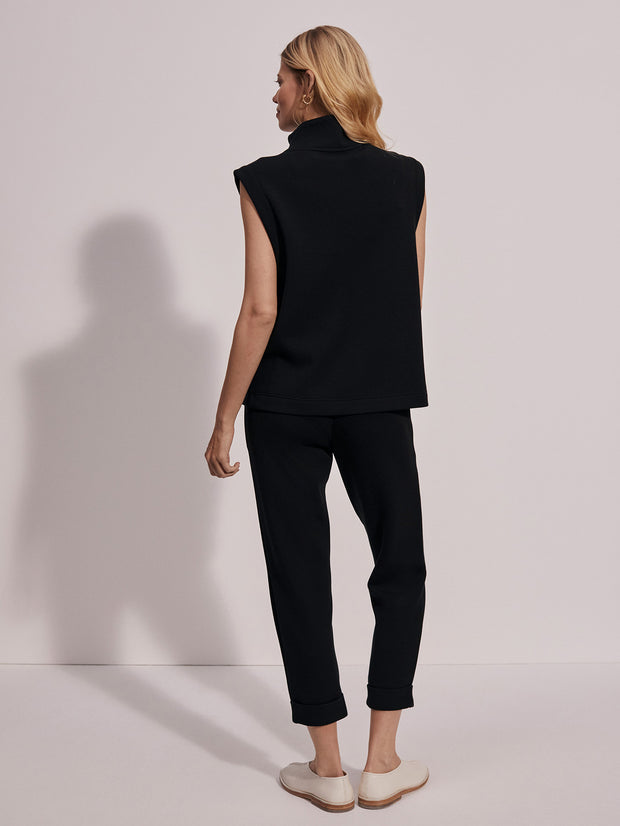 ce7ddaa7c2d33582e8061294da36da814090df66_VAR01756_MAGNOLIA_HALF_ZIP_TANK_BLACK_Drop2_053.jpg