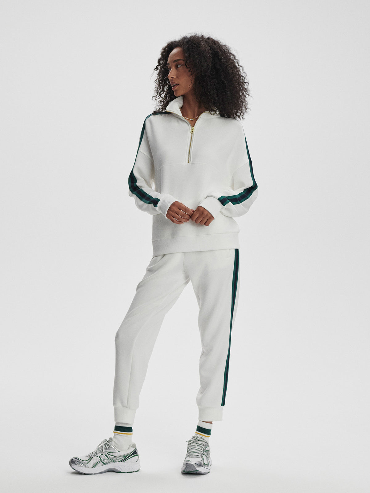 eca07848bba9f56f67b608972534be06291998b7_VAR02472_RAYMAR_HALF_ZIP_SWEAT_WHITE_NAVY_FOREST_007.jpg