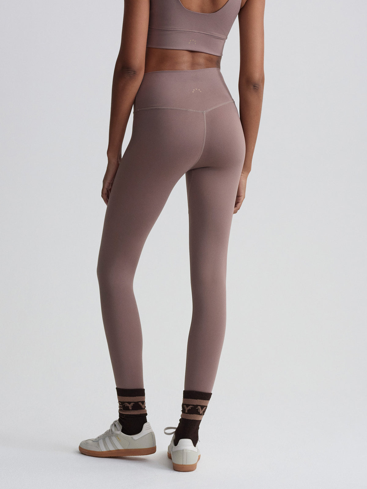 f4e37f8e02736b8dea056f19591bc75f11c46728_VAR01817_FREESOFT_HIGH_RISE_LEGGING_25_DEEP_TAUPE_063.jpg