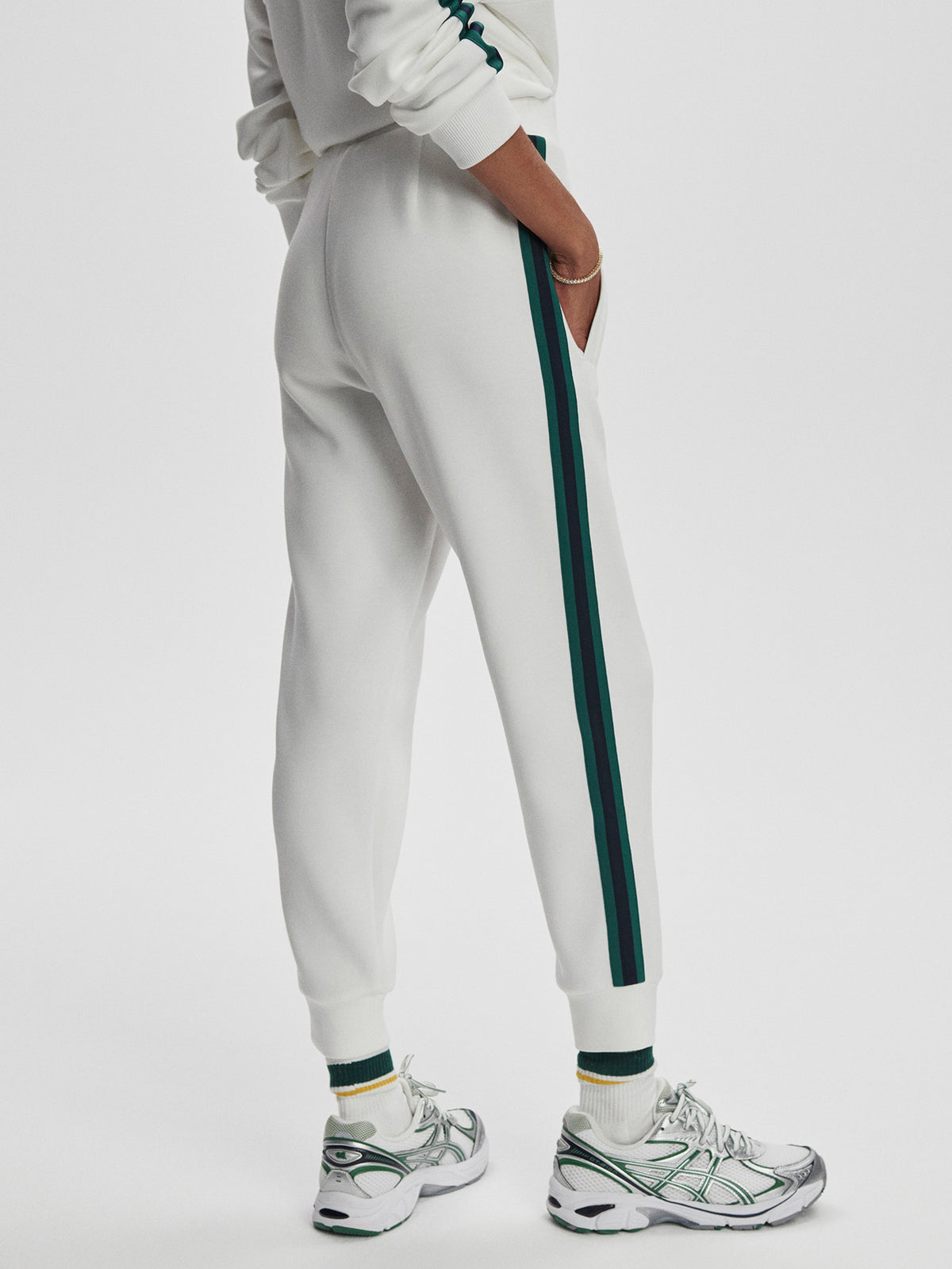 fa7682096c383c5a965d68f7cc211aeada8e20be_VAR02473_THE_SLIM_STRIPE_CUFF_PANT_26_WHITE_NAVY_FOREST_079.jpg